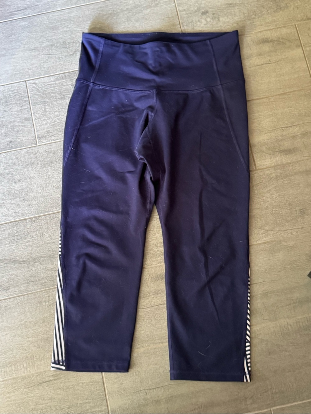 Old Navy Navy Capri Leggings with Side Stripe